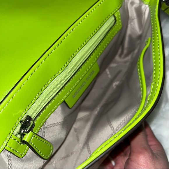 MICHAEL KORS Crossbody Lime Green - Picture 5 of 9
